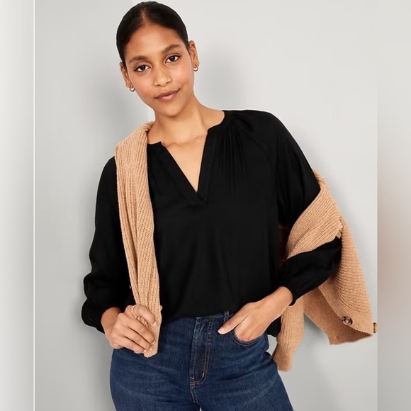 Old Navy Long Sleeve Split-Neck Top. Size MP. NWT - Picture 4 of 4